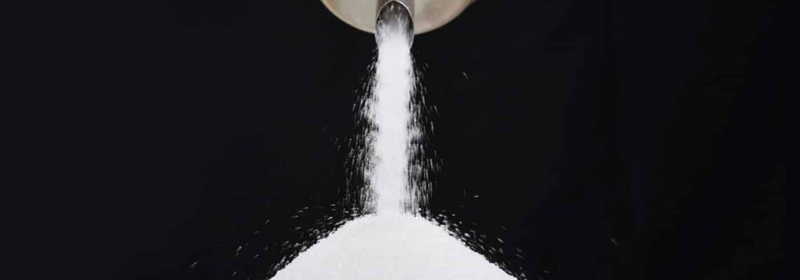 How does the consumption of high levels of sugar, salt, and unhealthy fats affect cardiovascular health?