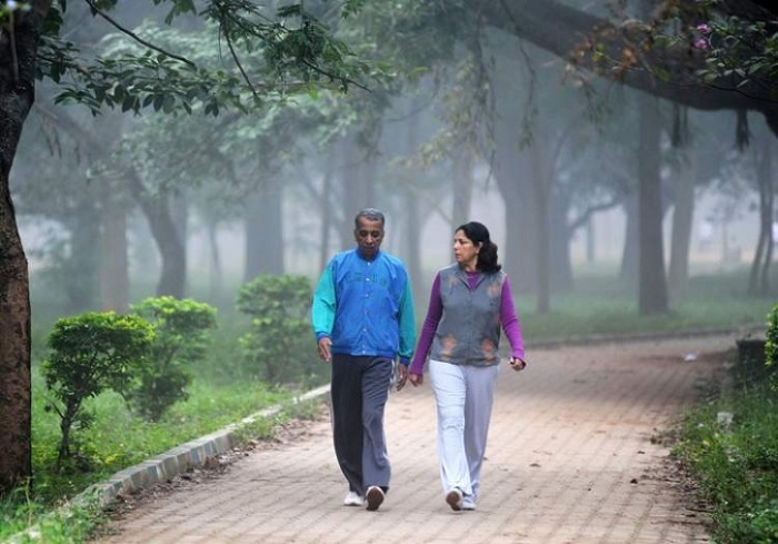 Winter morning walks: When and for how long should one walk during winters? Expert answers