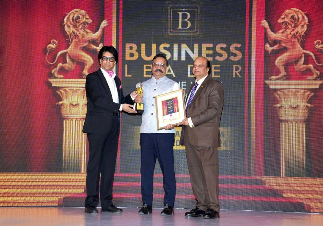 Mr. Sameer Pawar, CEO - SRV Hospitals honoured as CEO of the Year (Hospitals) at the Business Leader Awards